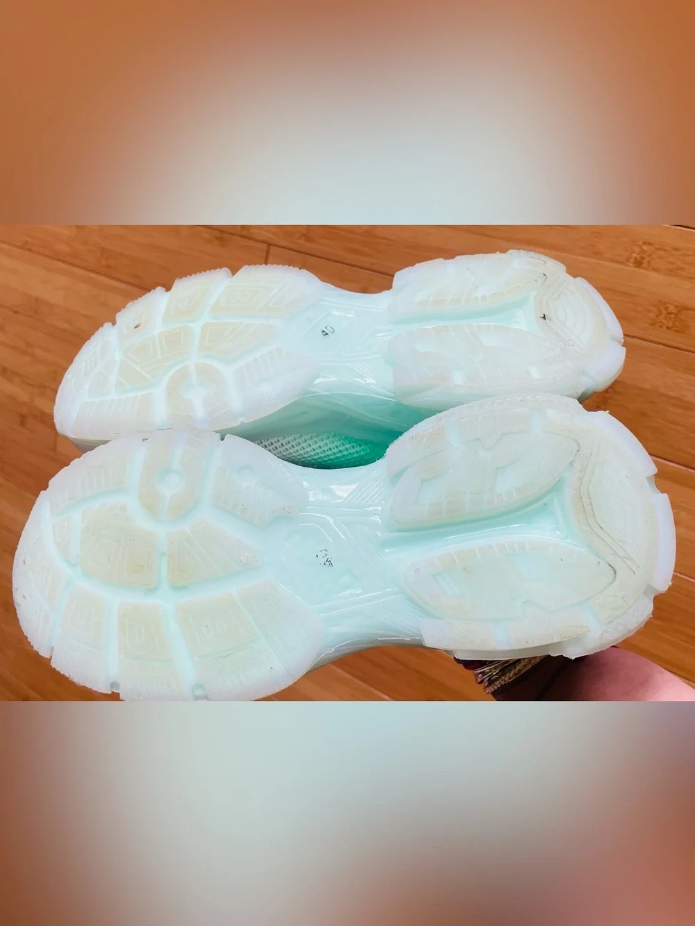 ESSENTIEL ANTWERP Mint Green and White Athletic Sneakers shoes OMBRÉ 40